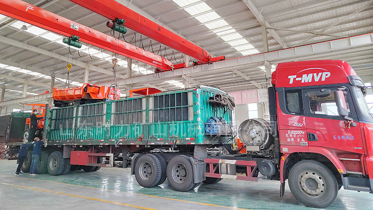 三臺(tái)載重5噸礦用四不像車發(fā)貨山西某礦