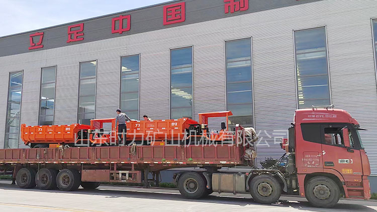 兩臺(tái)載重8噸礦用四不像車(chē)發(fā)貨安徽某鐵礦