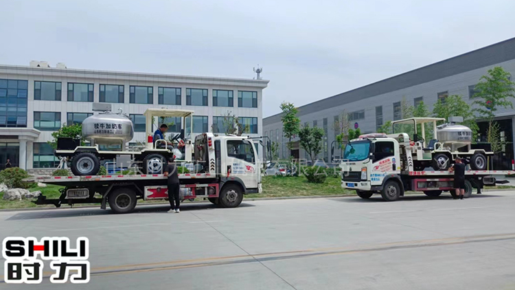 1m3電動犢牛加奶車兩臺分別發(fā)往江蘇、寧夏某牧場
