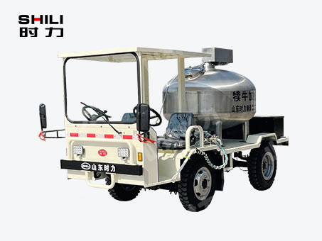 1方電動(dòng)四輪犢牛喂奶車（立式罐、帶攪拌）