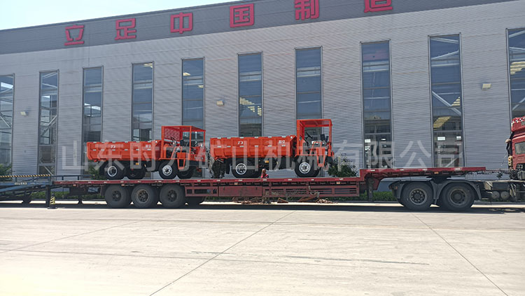 兩臺載重10噸井下礦渣運(yùn)輸車發(fā)貨遼寧某鐵礦