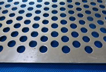 不銹鋼沖孔網(wǎng)的加工注意要點(diǎn) 不銹鋼沖孔網(wǎng)的加工注意要點(diǎn)